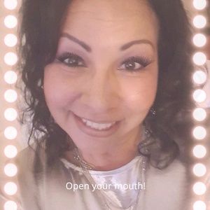 Meet your Posher, Yvette